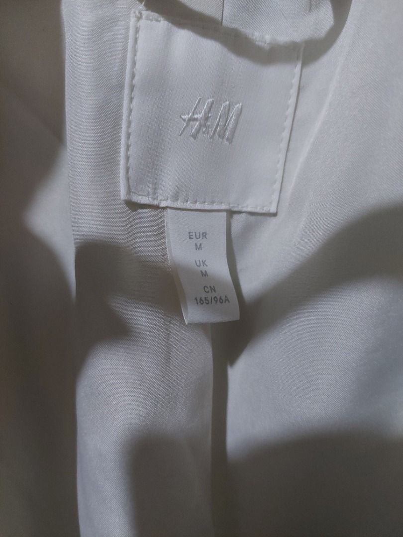 H&M Double Breasted Blazer - Light Blue - Size M (Category: Coats, Jackets and Outerwear) located in Las Pinas. Submitted by martinedee (Listing ID 1462805581, Image 2). Description: - H&M Light mint green Double-Breasted Blazer - Size: Medium (M) - Features: Two front buttons, functional pockets - Style: Versatile for casual or smart casual outfits - Ideal for layering.