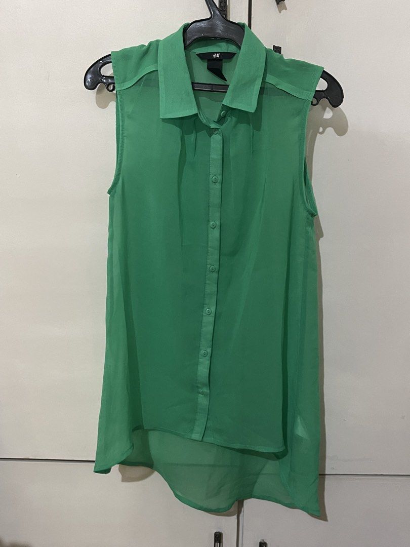 H&M Green Sleeveless Collared Shirt (Category: Sleeveless) located in Santa Cruz. Submitted by lilpurpleseven (Listing ID 1462700144, Image 1). Description: - H&M green sleeveless shirt - Button-up front with collared neckline - Sheer material (camisole recommended) - Slightly longer hem at the back - Versatile for layering or wearing alone.