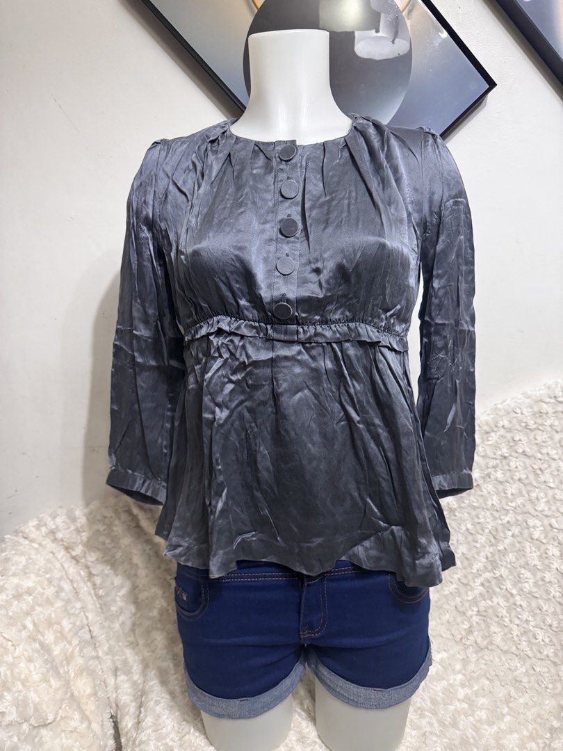 H&M Grey Satin Peplum Blouse (Category: Blouses) located in Marikina City. Submitted by lorradel (Listing ID 1462730676, Image 1). Description: - Grey satin peplum blouse from H&M - Gathered neckline with button details - Elasticated waist for a flattering fit - Three-quarter length sleeves - Perfect with jeans or shorts - Dress up or down easily - MAY HAVE some washable stains (hindi maiiwasan) needs washing; had been stored - mannequin size 34-