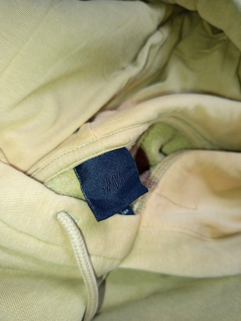Preloved H&M Hoodie (Category: Coats, Jackets and Outerwear) located in Santa Elena. Submitted by aliwinkle (Listing ID 1462689342, Image 3). Description: loc: cam norte mod: j&t.