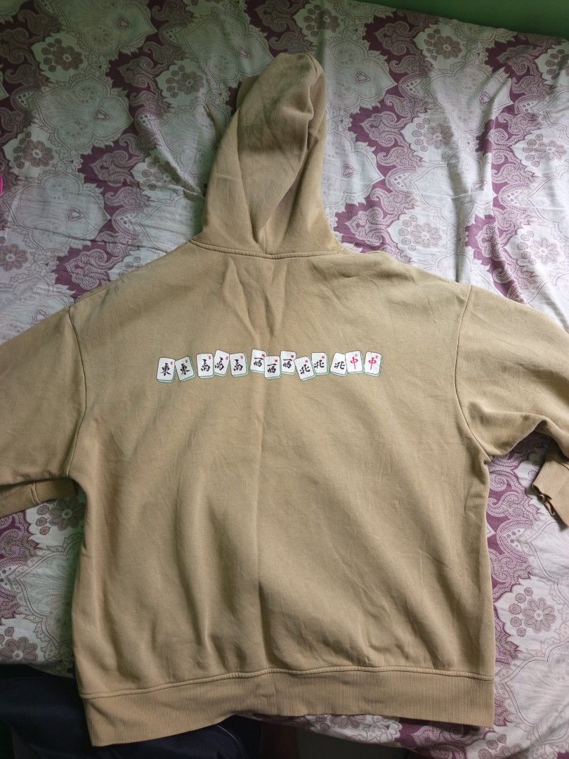 Preloved H&M Hoodie (Category: Coats, Jackets and Outerwear) located in Santa Elena. Submitted by aliwinkle (Listing ID 1462689342, Image 2). Description: loc: cam norte mod: j&t.
