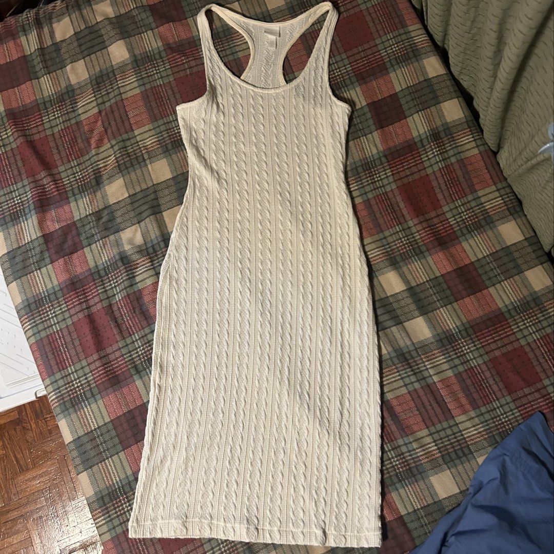 H&M Knitted Body Con Dress (Category: Dresses) located in San Juan City. Submitted by e_declutters2019 (Listing ID 1462837087, Image 1). Description: Size XS, fits S also.