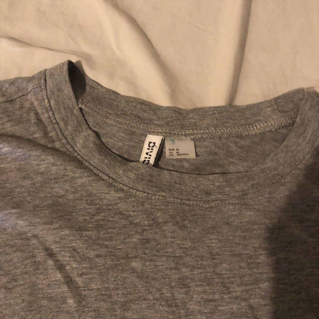 H&M Loose Fit Shirt (Category: Tshirts & Polo Shirts ) located in Angeles City. Submitted by csmcgrl (Listing ID 1462807029, Image 2). Description: — medium — price is negotiable — on hand, no rush shipping 🧾 mop: maribank, maya 🚚 mod: direct jnt 📍loc: angeles city, pampanga .