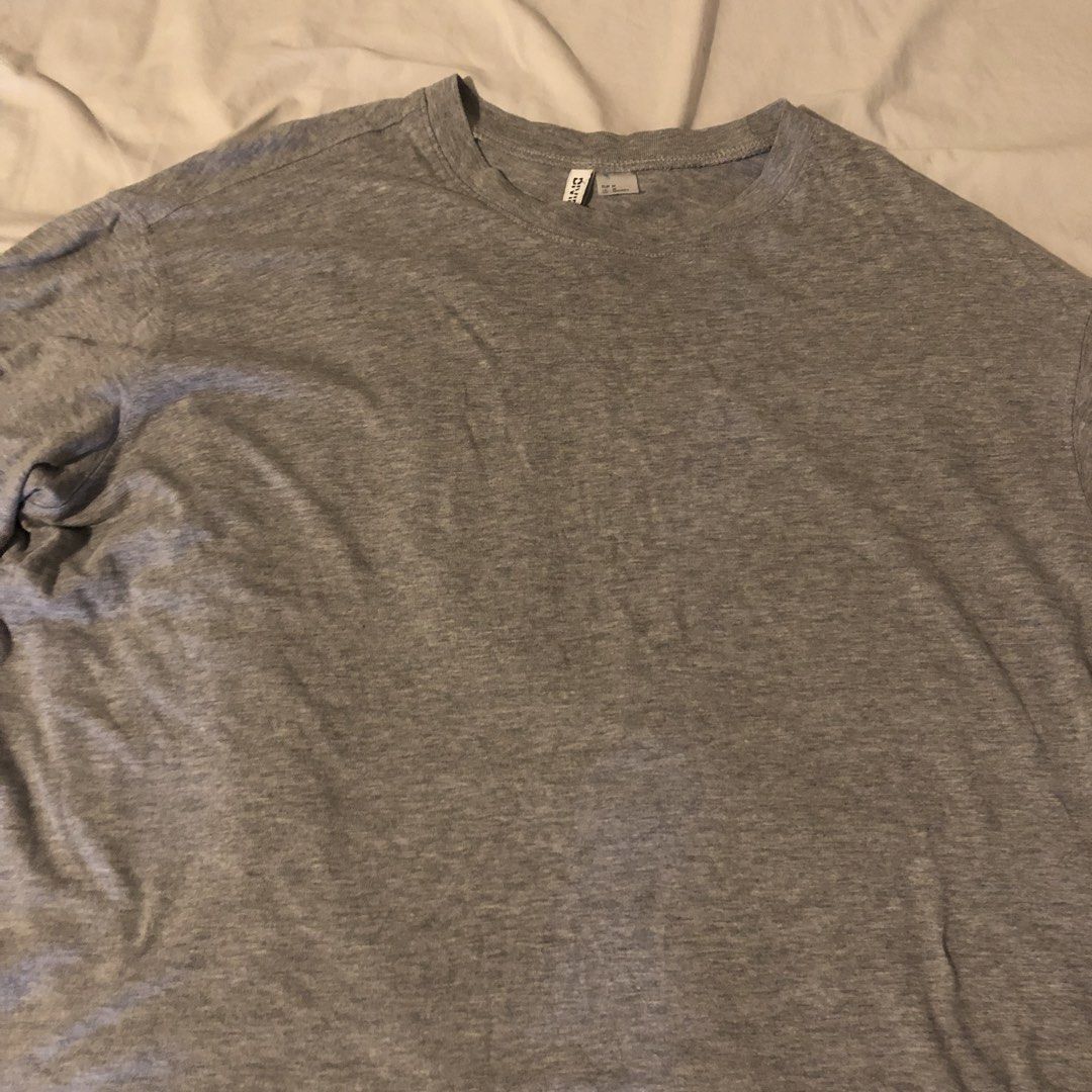 H&M Loose Fit Shirt (Category: Tshirts & Polo Shirts ) located in Angeles City. Submitted by csmcgrl (Listing ID 1462807029, Image 1). Description: — medium — price is negotiable — on hand, no rush shipping 🧾 mop: maribank, maya 🚚 mod: direct jnt 📍loc: angeles city, pampanga .