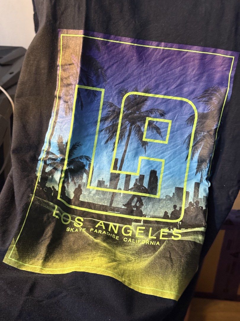 H&M Los Angeles Shirt (Category: Tshirts & Polo Shirts ) located in Quezon City. Submitted by yaniiiiuy (Listing ID 1462722847, Image 3). Description: like new 10/10 color rate crisp ang tela and no crack prints buong buo ung print no issue 14y on tag small-medium-semi large .