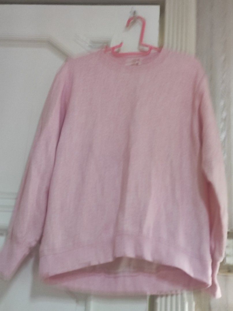 H&M pink bubblegum sweater (Category: Coats, Jackets and Outerwear) located in Bocaue. Submitted by jessdcluters (Listing ID 1462803900, Image 2). Description: .