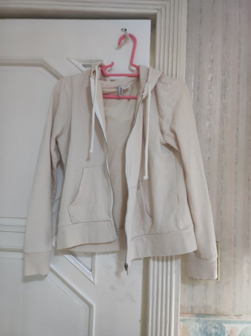 H&M pink, peach, nude, beige, white jacket (Category: Coats, Jackets and Outerwear) located in Bocaue. Submitted by jessdcluters (Listing ID 1462857394, Image 2). Description: .
