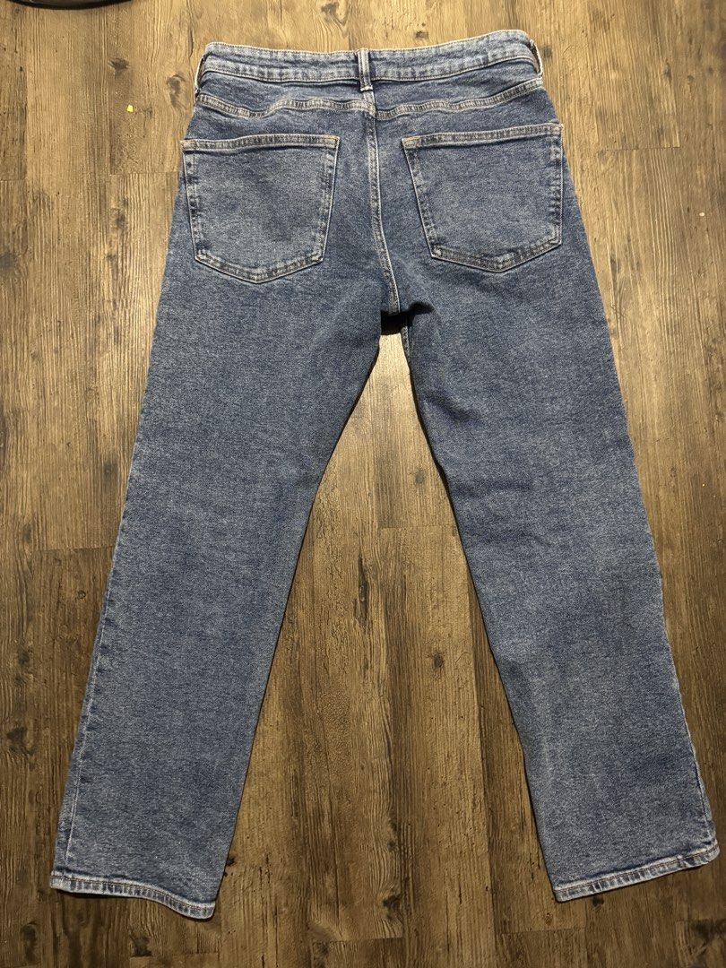 H&M Regular Fit Blue Denim Jeans (Category: Jeans) located in Taguig. Submitted by rdeclutter1 (Listing ID 1462745515, Image 2). Description: H&M Size 32 Dimensions: 39in length, 34in waist Shipping from BGC.