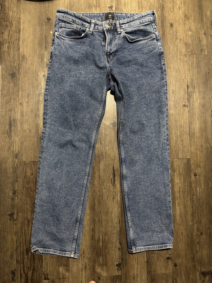 H&M Regular Fit Blue Denim Jeans (Category: Jeans) located in Taguig. Submitted by rdeclutter1 (Listing ID 1462745515, Image 1). Description: H&M Size 32 Dimensions: 39in length, 34in waist Shipping from BGC.