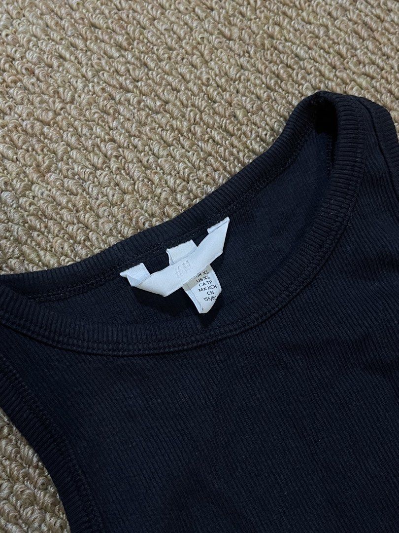 H&M Ribbed Tank Top - XS (Category: Sleeveless) located in Pasig City. Submitted by miafml-closet-cleanout (Listing ID 1462766029, Image 3). Description: - worn once posted price is fixed ♡ will not respond to hagglers. 💵 mop: gcash / bdo / maribank / unionbank 🛵 courier: any as long as arranged by buyer 🙅🏻‍♀️ no requested worn photos ❌ no meet-ups.