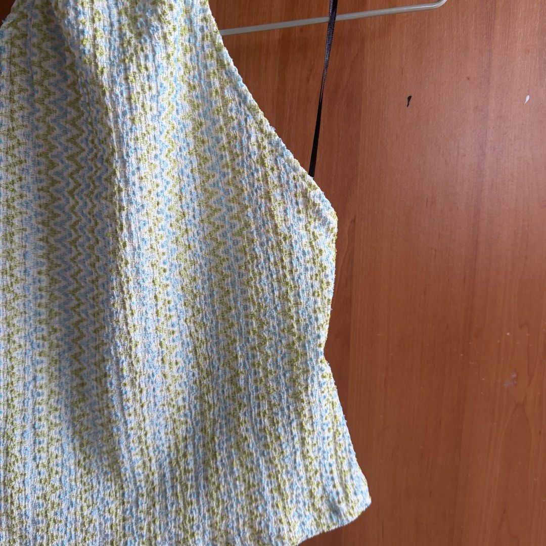 H&M Smocked Neck Top (Category: Others Tops) located in Mandaue City. Submitted by gudlyfff (Listing ID 1462865920, Image 2). Description: Fits xs-s Used only once Supeeeer nice Love the fit.