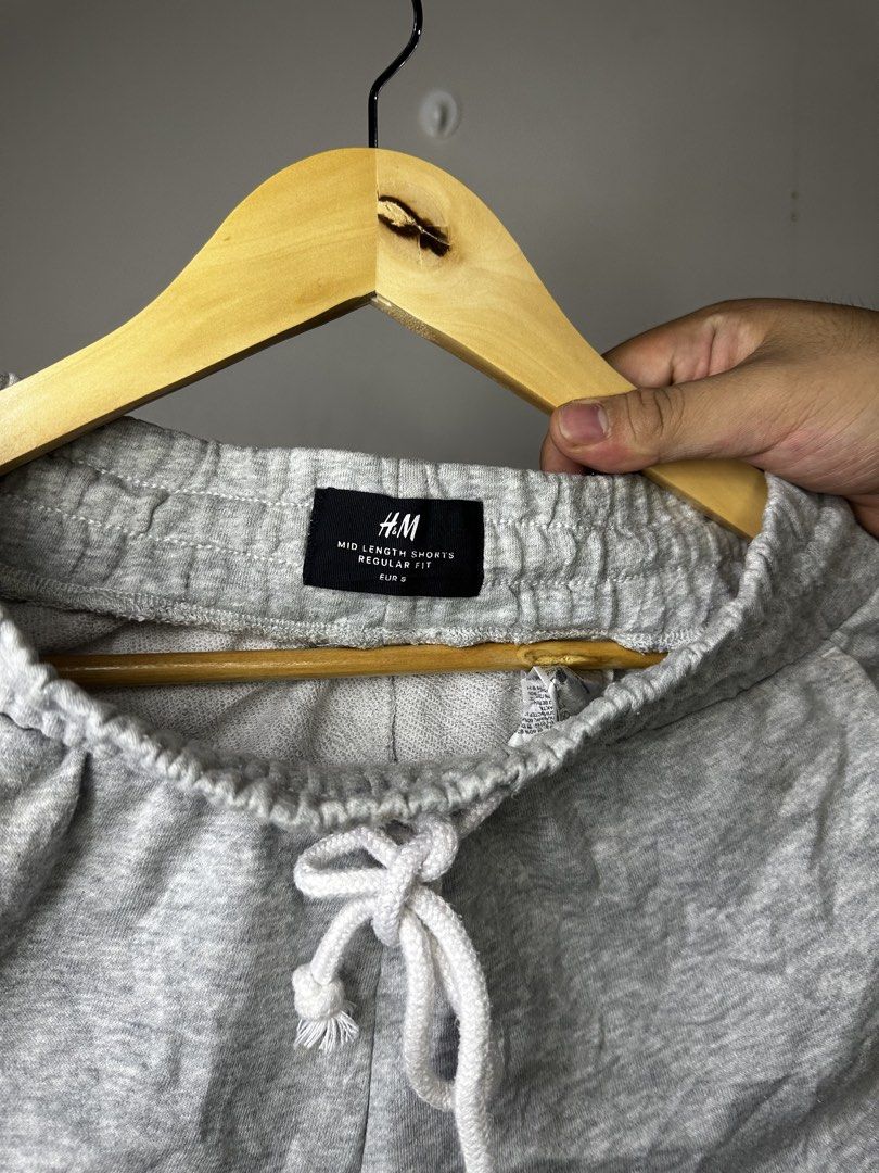 H&M SWEATER SHORT (Category: Shorts) located in Molave. Submitted by thriftmate13 (Listing ID 1462691066, Image 2). Description: .