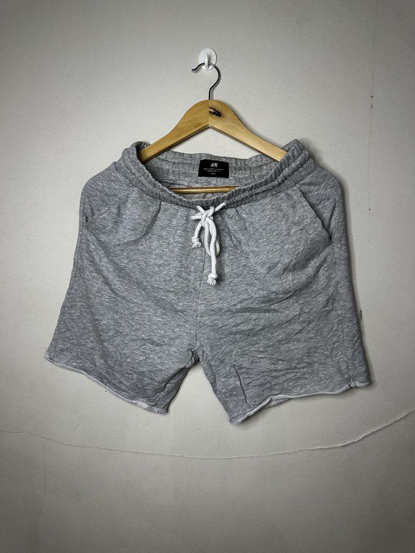 H&M SWEATER SHORT (Category: Shorts) located in Molave. Submitted by thriftmate13 (Listing ID 1462691066, Image 1). Description: .
