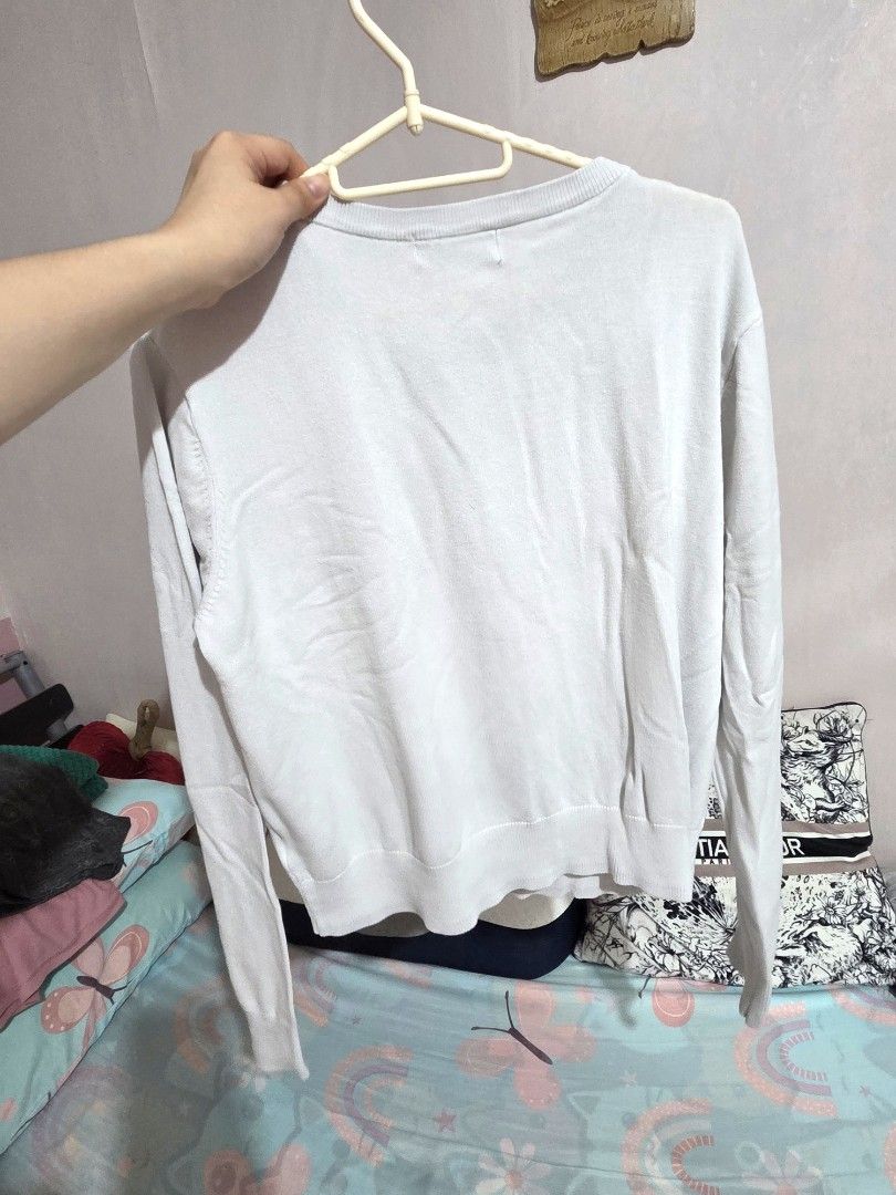 H&M White Button-Up Cardigan (Category: Coats, Jackets and Outerwear) located in Quezon City. Submitted by pwinx (Listing ID 1462833935, Image 3). Description: - Brand: H&M - Style: Long-sleeve cardigan - Features: Button-up front - Material: Soft and comfortable cotton .