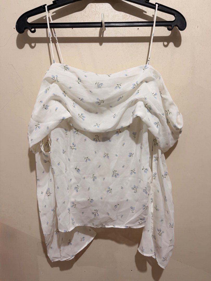 H&M White Floral Off Shoulder Top (Category: Blouses) located in Manila. Submitted by itskattsss (Listing ID 1462869558, Image 3). Description: brand new! never been worn with tag still on rfs: decluttering; not my style anymore mop: bank transfer, gcash, maribank.