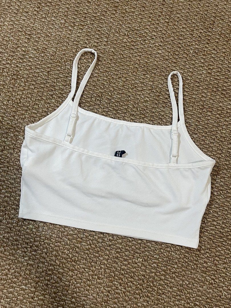 H&M White Ruched Crop Top - S (Category: Sleeveless) located in Pasig City. Submitted by miafml-closet-cleanout (Listing ID 1462750843, Image 2). Description: posted price is fixed ♡ will not respond to hagglers. 💵 mop: gcash / bdo / maribank / unionbank 🛵 courier: any as long as arranged by buyer 🙅🏻‍♀️ no requested worn photos ❌ no meet-ups.