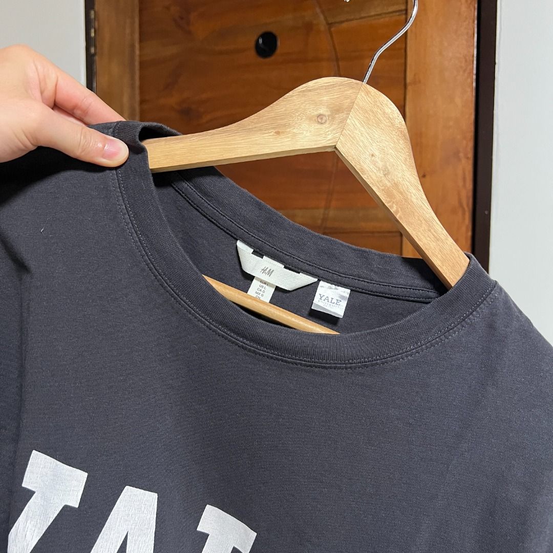 H&M YALE Oversized Shirt (Category: Tshirts & Polo Shirts ) located in Navotas City. Submitted by easy.transactions (Listing ID 1462763712, Image 2). Description: Very Good Condition, hairline print Size: L | Dimes: 26"L x 24"W.