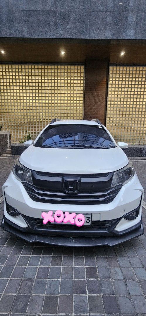 Honda BR-V (Category: Used Cars) located in Mandaluyong City. Submitted by julius.posminds (Listing ID 1462742679, Image 1). Description: FOR SALE: 2020 Honda BR-V 1.5 S CVT (Automatic) Price: ₱600,000 (negotiable) Location: Binangonan Rizal Color: Taffeta White FEATURES • 78k km mileage • 2 original keys (keyless entry) • Medium 3M full tint • Android head unit with TV Plus • Deep-dish floor mats & trunk tray • 4-eye parking sensors UPGRADES • 1