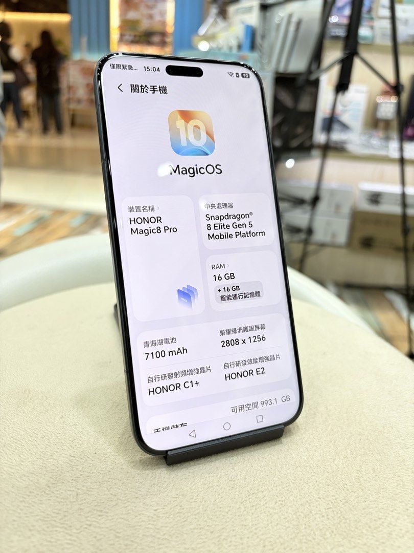 Honor Magic 8pro （分類：Huawei 華為）位於 Hong Kong。 由 bbb222_steven-85112 提交（商品編號 1462760685，圖片 3）。簡介： 拆盒後未用過，零瑕疵，全套齊全 贈送原裝磁吸機套套裝 Honor Magic 8pro 16+1TB 香港港貨 官方保養期至2027年2月 全新行機現價要賣緊$8999 土瓜灣實體店試機交收 另有轉資料及舊機換新機服務。
