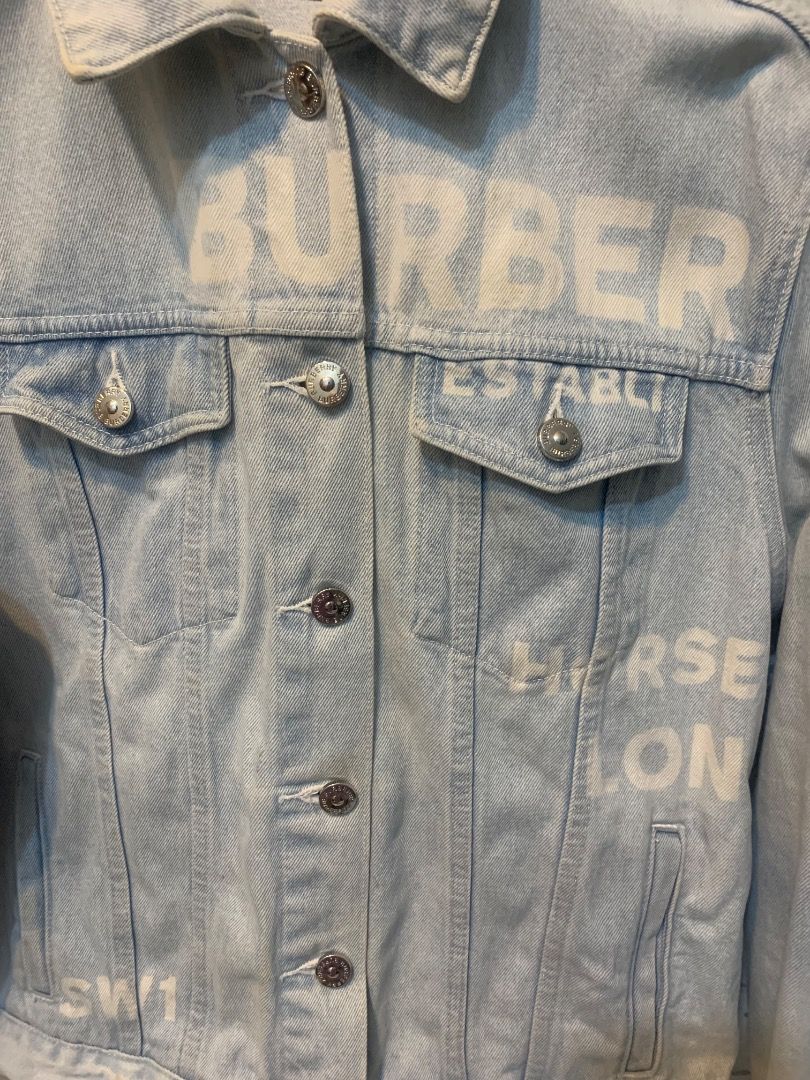 Horseferry print denim jacket (Category: Luxury Apparel) located in Dasmarinas. Submitted by fameandfad (Listing ID 1462755757, Image 3). Description: Light-indigo horseferry print denim jacket featuring bold white graphic logo lettering. Size:XL ‼️ANG.