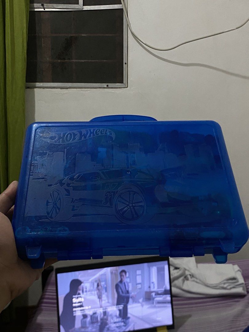 HotWheels Case (Category: Vehicle & Diecast Models) located in Las Pinas. Submitted by jumacainag (Listing ID 1462808970, Image 1). Description: Hot Wheels Case Breifcase or carrier 15 car slot No Issues Las Pinas Loc Dm for offer.
