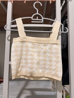(Category: ) located in . Submitted by dens.closet (Listing ID 1462833492, Image 1). Description: .