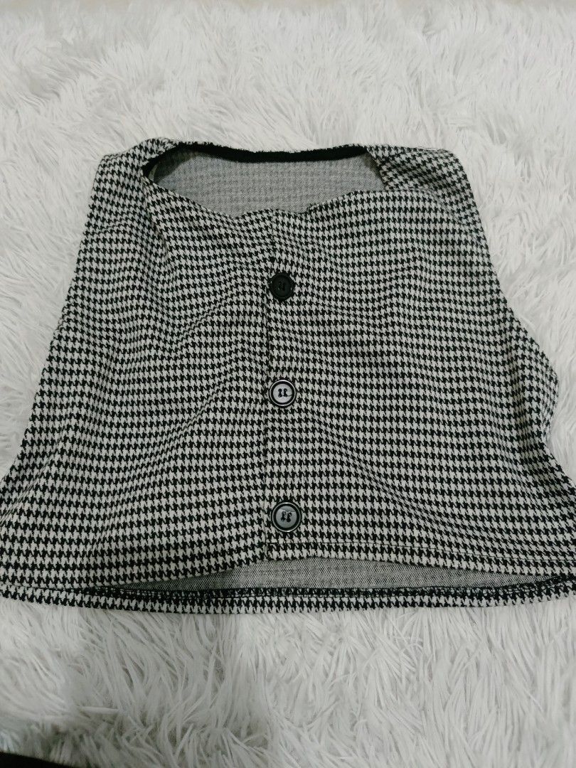 Houndstooth Pattern Crop Top Vest with Buttons (Category: Vests) located in Malolos. Submitted by zoefunzy.yyy (Listing ID 1462861950, Image 2). Description: - Adorable houndstooth pattern in classic black and white. - Features two functional buttons down the front. - Sleeveless design, ideal for layering. - Crafted from a woven fabric for a textured look. - Versatile piece to elevate any outfit..