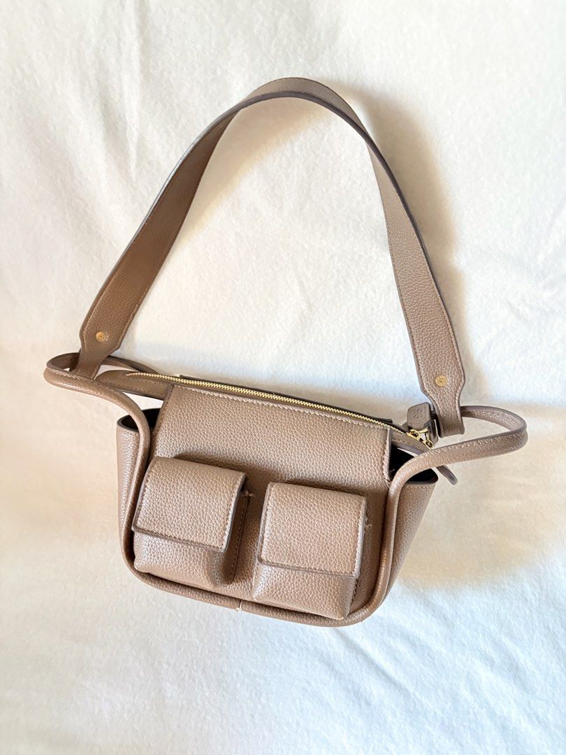 House of LitteBunny Brick 18 (Category: Shoulder Bags) located in Quezon. Submitted by closetby_gn (Listing ID 1462854590, Image 1). Description: ୨୧ HOUSE OF LITTLE BUNNY BRICK PU ♡TAUPE COLOR ♡Good as new ♡Rarely used ♡With 2 straps (short&long) ♡Dustbag ♡18 cm size ♡No flaws or damage ♡Orig price 2500 ♡From Thailand ♡Last photo is the issue.