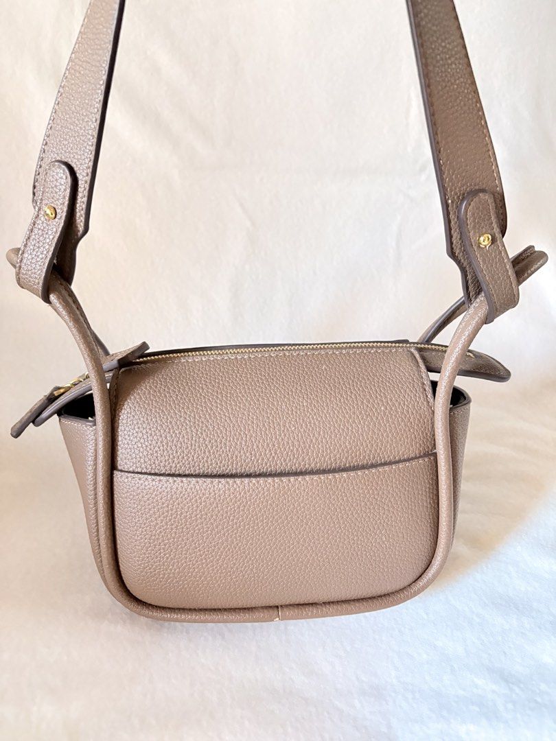 House of LitteBunny Brick 18 (Category: Shoulder Bags) located in Quezon. Submitted by closetby_gn (Listing ID 1462854590, Image 3). Description: ୨୧ HOUSE OF LITTLE BUNNY BRICK PU ♡TAUPE COLOR ♡Good as new ♡Rarely used ♡With 2 straps (short&long) ♡Dustbag ♡18 cm size ♡No flaws or damage ♡Orig price 2500 ♡From Thailand ♡Last photo is the issue.