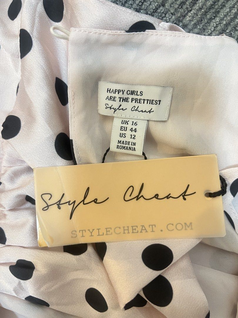 HQ POLKA DRESS US12 (Category: Dresses) located in Rizal. Submitted by kirschet_k (Listing ID 1462741915, Image 3). Description: With tag Branded Hq quality M—XXL .