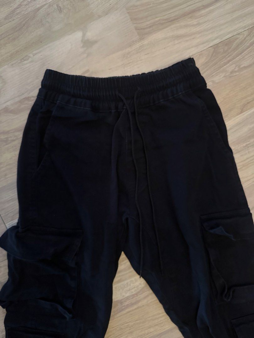HSO 6-Pocket Cargo Pants (Category: Other Bottoms) located in Makati City. Submitted by grxggy (Listing ID 1462801951, Image 2). Description: Stretch Fit Small (fit for waist size 24 - 26).