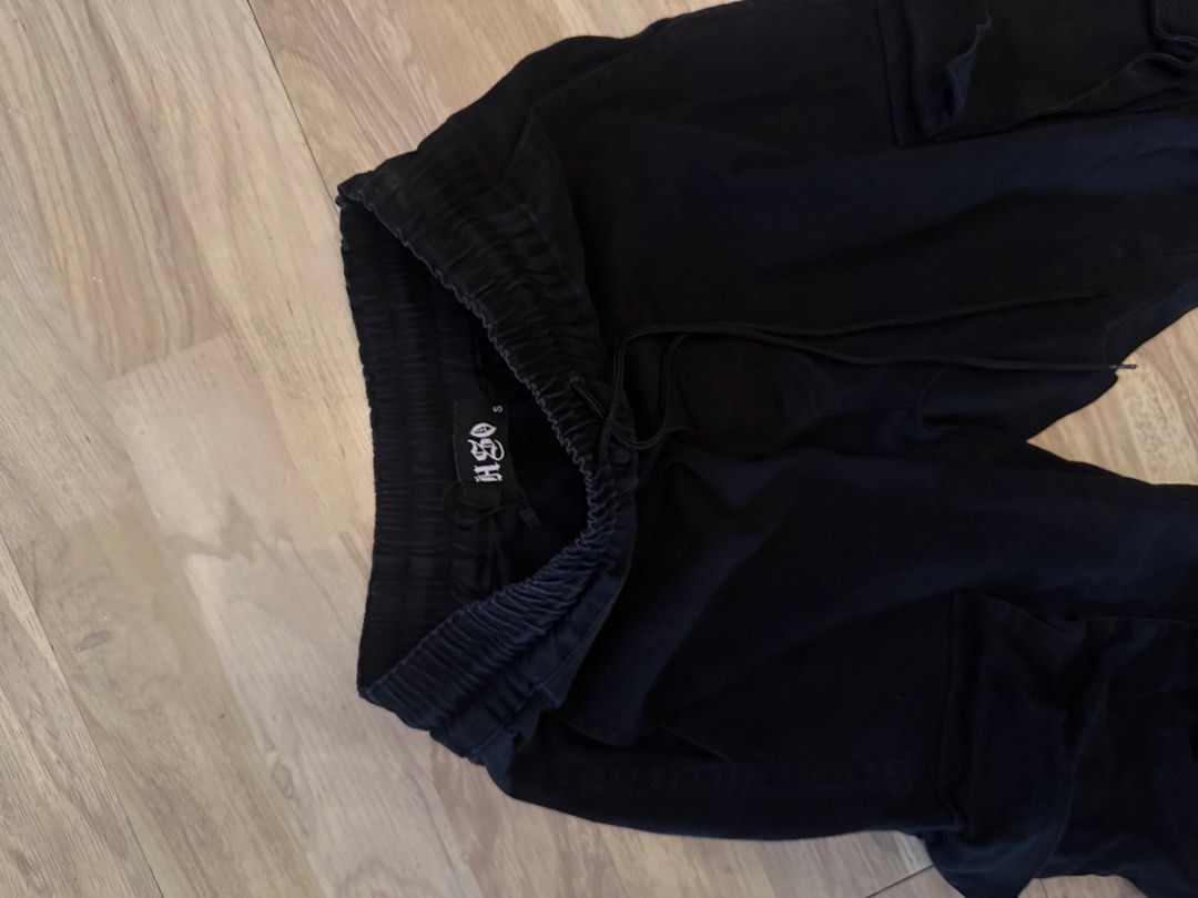 HSO 6-Pocket Cargo Pants (Category: Other Bottoms) located in Makati City. Submitted by grxggy (Listing ID 1462801951, Image 3). Description: Stretch Fit Small (fit for waist size 24 - 26).