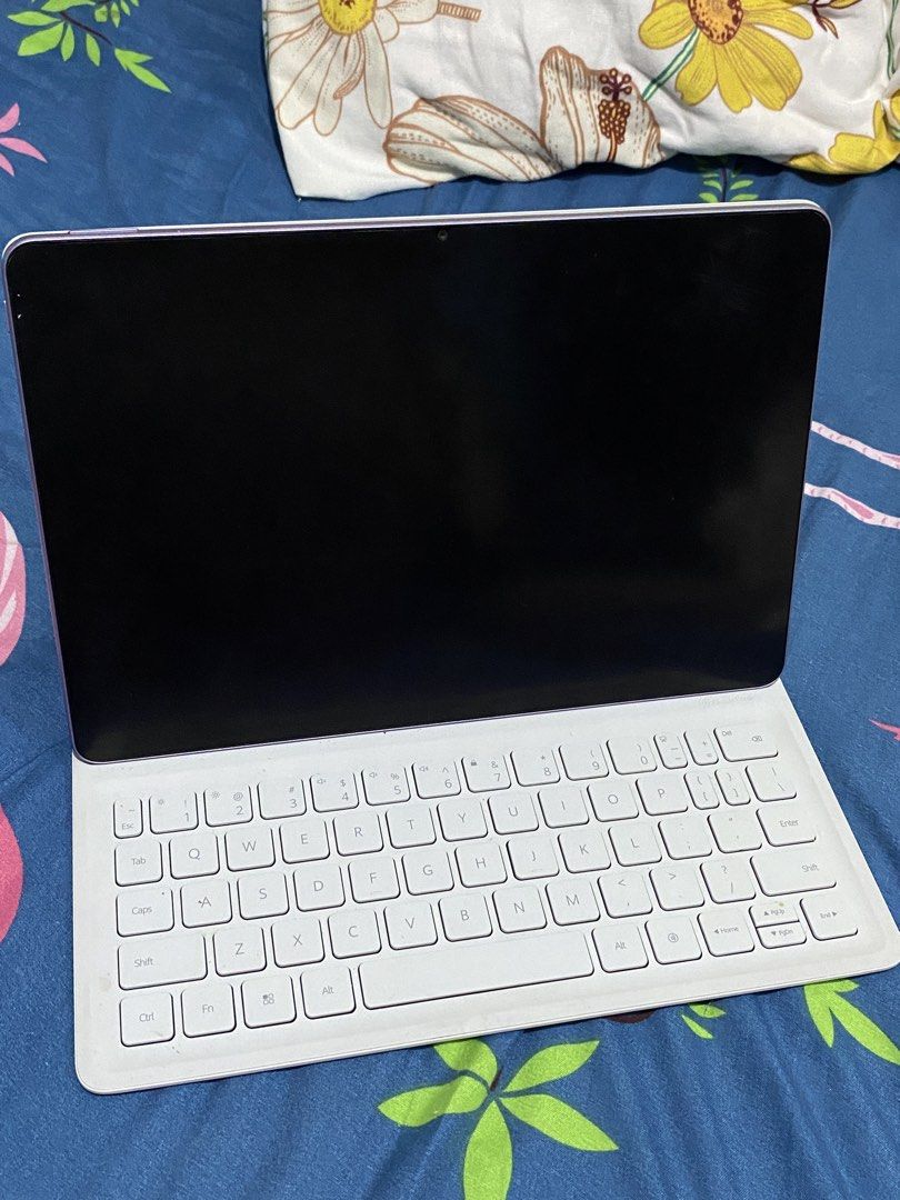 HUAWEI Matepad 11.5S (Category: Android) located in Manila. Submitted by amour_jxose (Listing ID 1462758503, Image 2). Description: For Sale! RUSHHH!! HUAWEI Matepad 11.5S - Purple Condition: Like New (Minimal Signs of Use) No Issues, Bought Last Year Dec 2025 Inclusions: * Complete Box, Original Charger, Near Link Keyboard & Pen (No Box), Microfiber Cloth (Didn't Use) RFS: Change Unit SPECS: * Display: 11.5-inch LCD/IPS * Resolution: 2800 × 1840