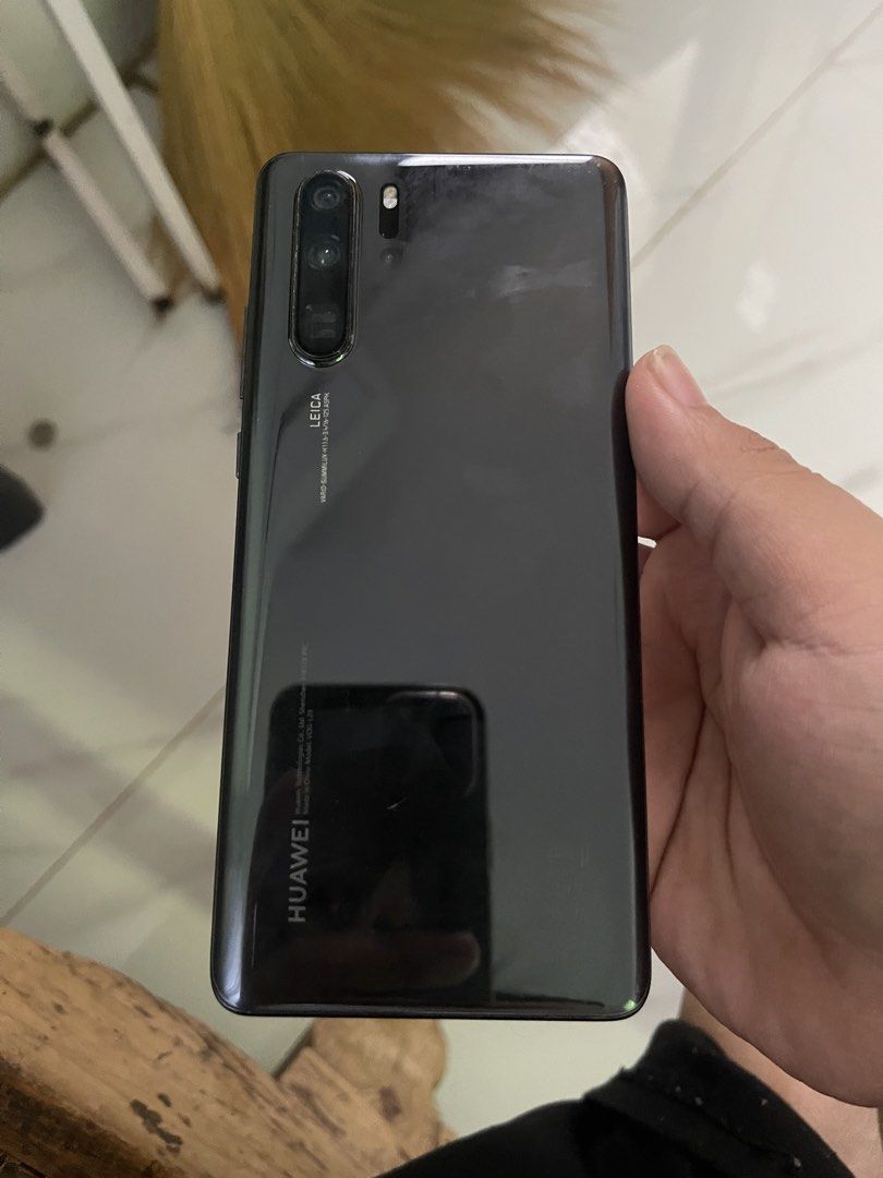 HUAWEI P30 pro (Category: Huawei) located in Marikina City. Submitted by hxnnessy (Listing ID 1462804507, Image 2). Description: still smooth, but has cracked screen, but still usable (not affecting the usage) 8/256gb No other issues No history of repair No history of bypass.