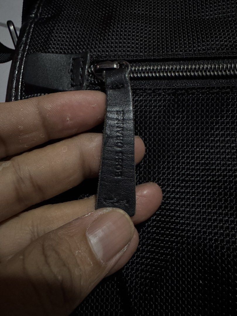 Hugo boss (Category: Laptop Bags & Sleeves) located in Cagayan de Oro. Submitted by akidomingo088 (Listing ID 1462761284, Image 2). Description: .