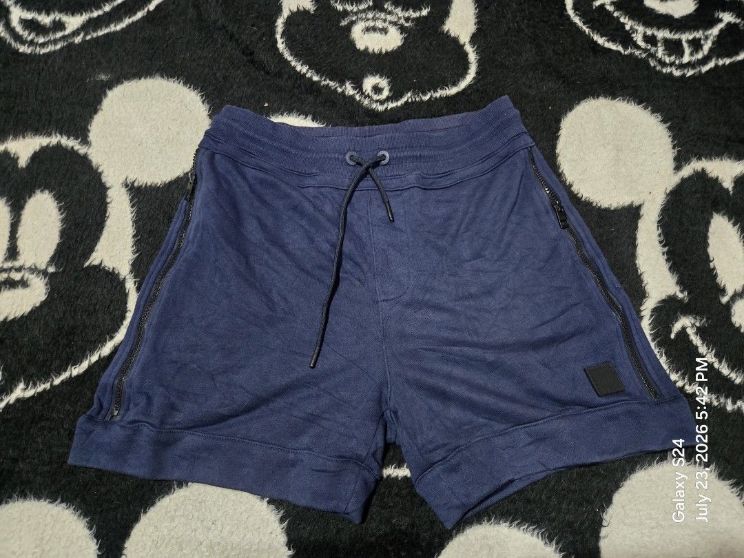 HUGO BOSS short (Category: Shorts) located in Baguio. Submitted by gfind024 (Listing ID 1462882875, Image 1). Description: Excellent Condition✅️ Complete tags✅️ Length: 16 waist to knee waist: 30-34✅️ No issues✅️ 300+sf.