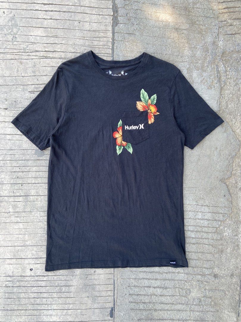 HURLEY HALEKULANI POCKET TEE (Category: Tshirts & Polo Shirts ) located in Davao. Submitted by re.worn082 (Listing ID 1462789831, Image 1). Description: •MEDIUM W20 L31 •COLOR RATE:9/10 •EXCELLENT CONDITION 🏷️380 ADD SHIP 📩DM.