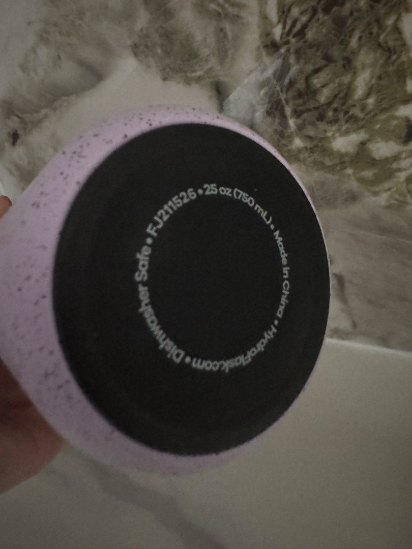 Hydro Flask 25 oz Water Bottle - Speckled Lavender (Category: Water Bottles & Tumblers) located in Manila. Submitted by decluterthings888 (Listing ID 1462691564, Image 2). Description: - Hydro Flask Water Bottle - Size: 25 oz (750 mL) - Color: Speckled Lavender - Keeps drinks cold or hot - Dishwasher safe .