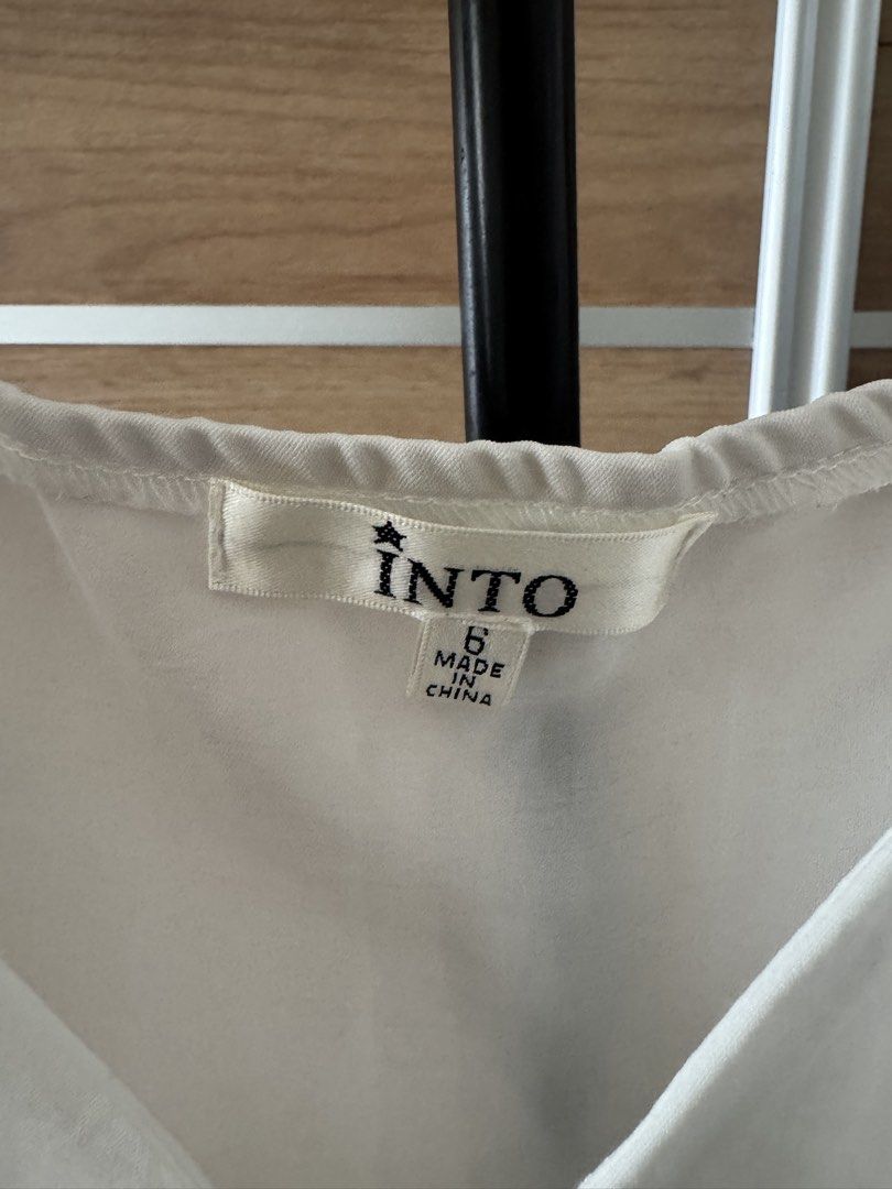 INTO White Tie Front Long Sleeve Crop Top Size 6 (Category: Blouses) located in Quezon City. Submitted by hereshecams (Listing ID 1462719482, Image 3). Description: - Cute white crop top from INTO - Features a tie front detail - Long puff sleeves - Versatile: pairs well with jeans or skirts - Perfect for casual outings or nights with friends - Size: 6.