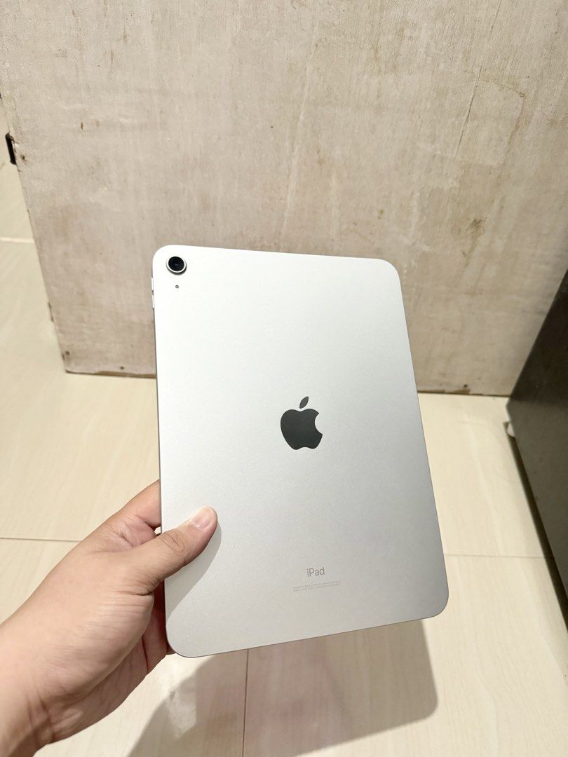 Ipad 10th Gen Silver 256 GB Wifi only (Category: iPad) located in Manila. Submitted by johnlucas31 (Listing ID 1462867763, Image 2). Description: For Sale ❗️❗️❗️ Ipad 10th Gen Silver 256 GB Wifi only With Charger No issue check all you want No dents or scratches Pm for more info📩.
