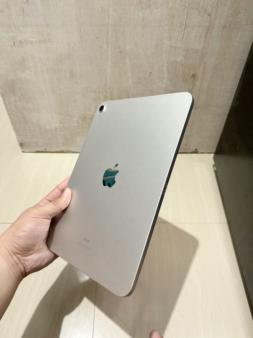 Ipad 10th Gen Silver 256 GB Wifi only (Category: iPad) located in Manila. Submitted by johnlucas31 (Listing ID 1462867763, Image 3). Description: For Sale ❗️❗️❗️ Ipad 10th Gen Silver 256 GB Wifi only With Charger No issue check all you want No dents or scratches Pm for more info📩.