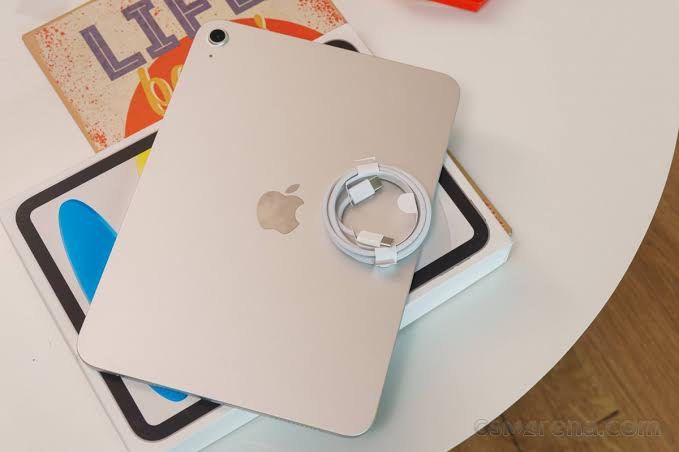 iPad 11th gen A16 (Category: iPad) located in Manila. Submitted by all_abt_ios.2 (Listing ID 1462710476, Image 1). Description: iPad 11th gen A16 128gb Almost bnew Under warranty with receipt Meetup or lalamove will do.