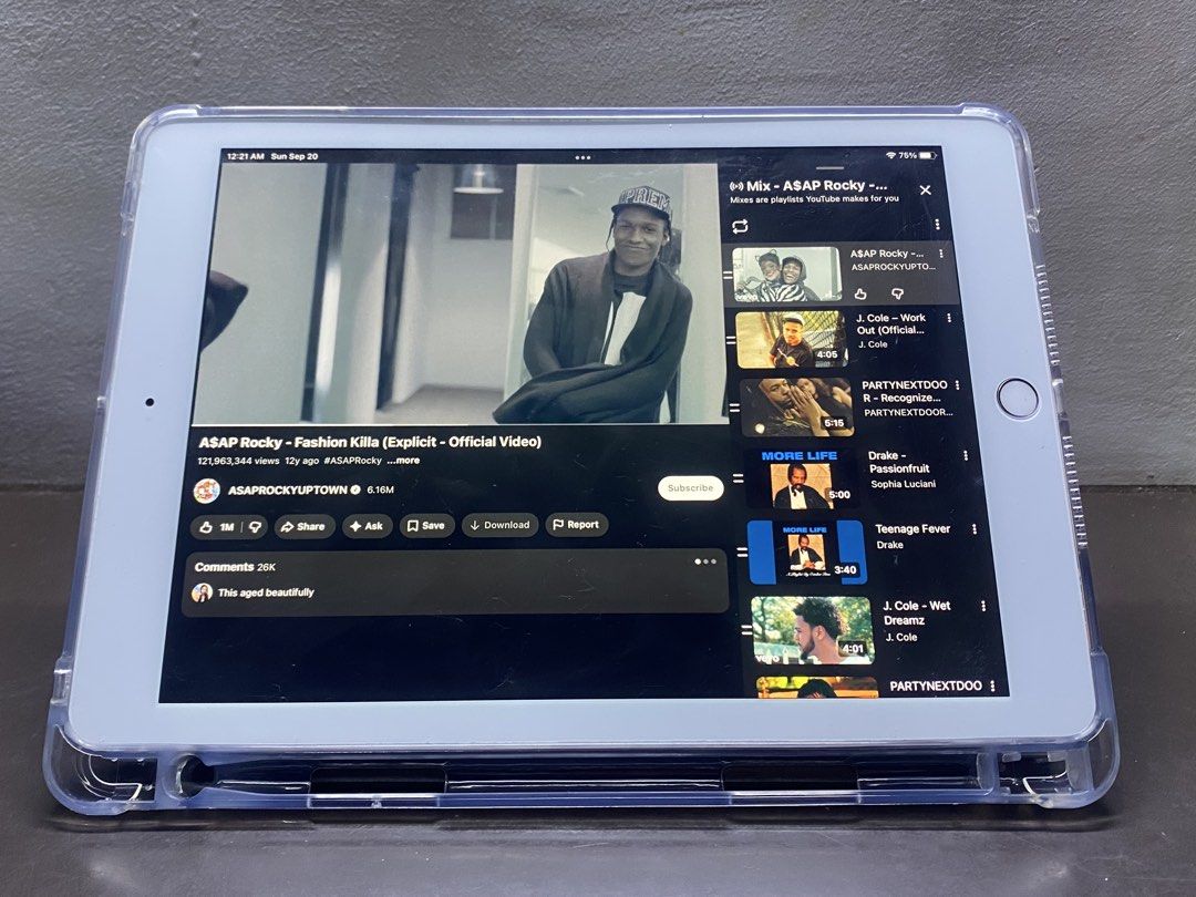IPAD 5th Gen (32 GB) (Category: iPad) located in Manila. Submitted by irchves (Listing ID 1462866184, Image 2). Description: Price nego for sure buyers Details: - Front and back cam still functioning - You can reset and log in Apple ID - Wife use only, no Cellular Network - Currently running on IOS 16.7.16 - Perfect for streaming, drawing, entertainment and basic school stuff. - Matagal ma-lowbatt, matagal mag-charge. Issues: - No Touch ID - Crac
