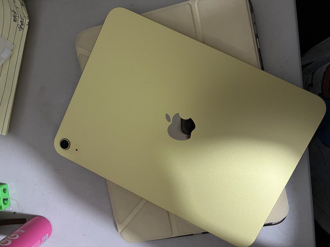 ipad a16 - 256gb (Category: iPad) located in Manila. Submitted by justinbadayos (Listing ID 1462868245, Image 2). Description: ipad a16 256gb yellow 💛 barely used and only used for school works. smooth performance, no issues, and everything works perfectly. well taken care of and in very good condition. perfect for students, school works, notes, and everyday use. rfs: need funds and di naman masyado nagagamit.