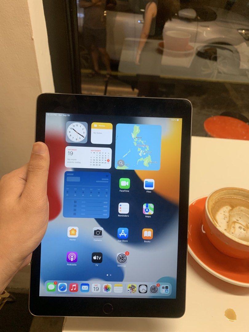 IPAD AIR 2 (Category: iPhone X Series) located in Manila. Submitted by newcrystal_f23c00 (Listing ID 1462865440, Image 1). Description: 📱 ARP GADGETS - BUDGET MEAL IPAD! iPad Air 2 16GB WiFi ONLY! Pang Online Class, YouTube, Netflix, Facebook - pasok sa budget! 📋 DETAILS: ✅ iPad Air 2 16GB WiFi Only ✅ 9.7” Retina Display - Malinaw pa ✅ A8X Chip - Smooth pa sa browsing & movies ✅ Battery: Good pa, 4-5 hours tuloy-tuloy ✅ Touch ID / Fingerprint W