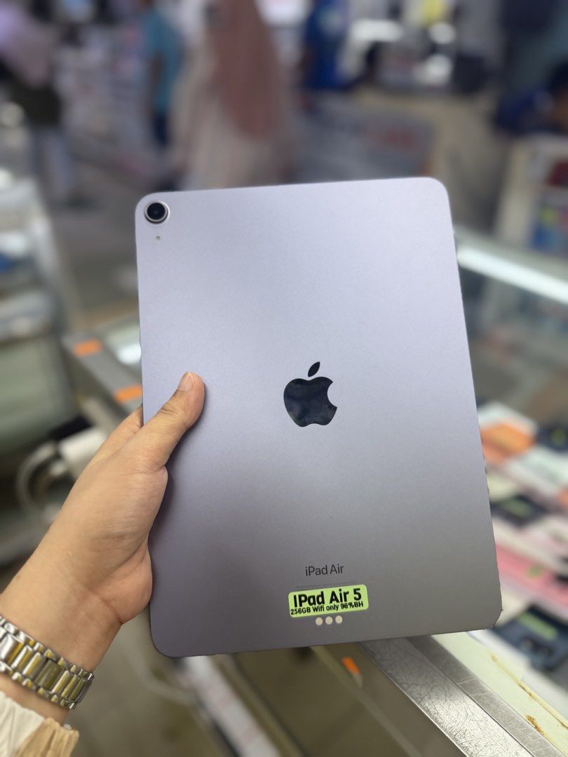 Ipad Air 5 256GB Wifi only no issues M1 chip (Category: iPad) located in San Juan City. Submitted by najihahtelecomshop2018 (Listing ID 1462818890, Image 2). Description: Legit Store | Original unit FOR SALE | TRADE / SWAP ▫️INSTALLMENT thru: 🔸Credit Card (straight / installment) 🔸Ggives / Gcredit + 6% interest 🔸Spay Later + 6% interest (RFS: Buy and Sell any kinds of Gadgets) Description: Ipad Air 5 M1 chip 256GB ( other GB are also available