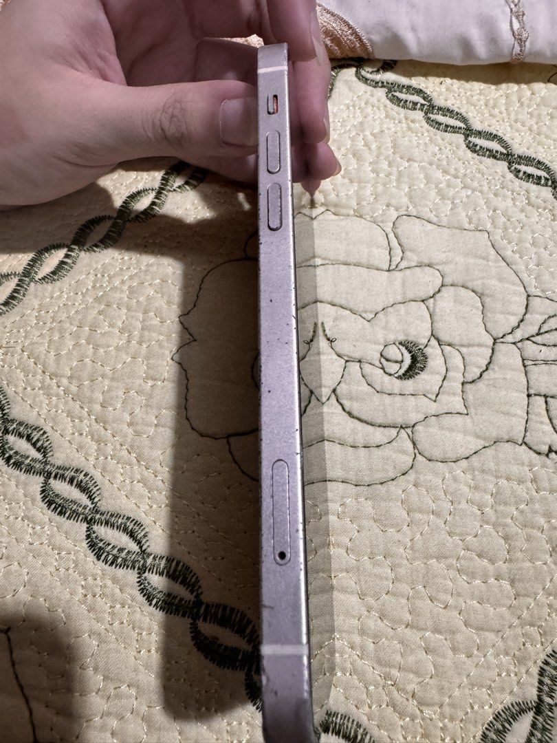 Iphone12 64gb (Category: iPhone 12 Series) located in Makati City. Submitted by carolineespartero (Listing ID 1462841883, Image 3). Description: .