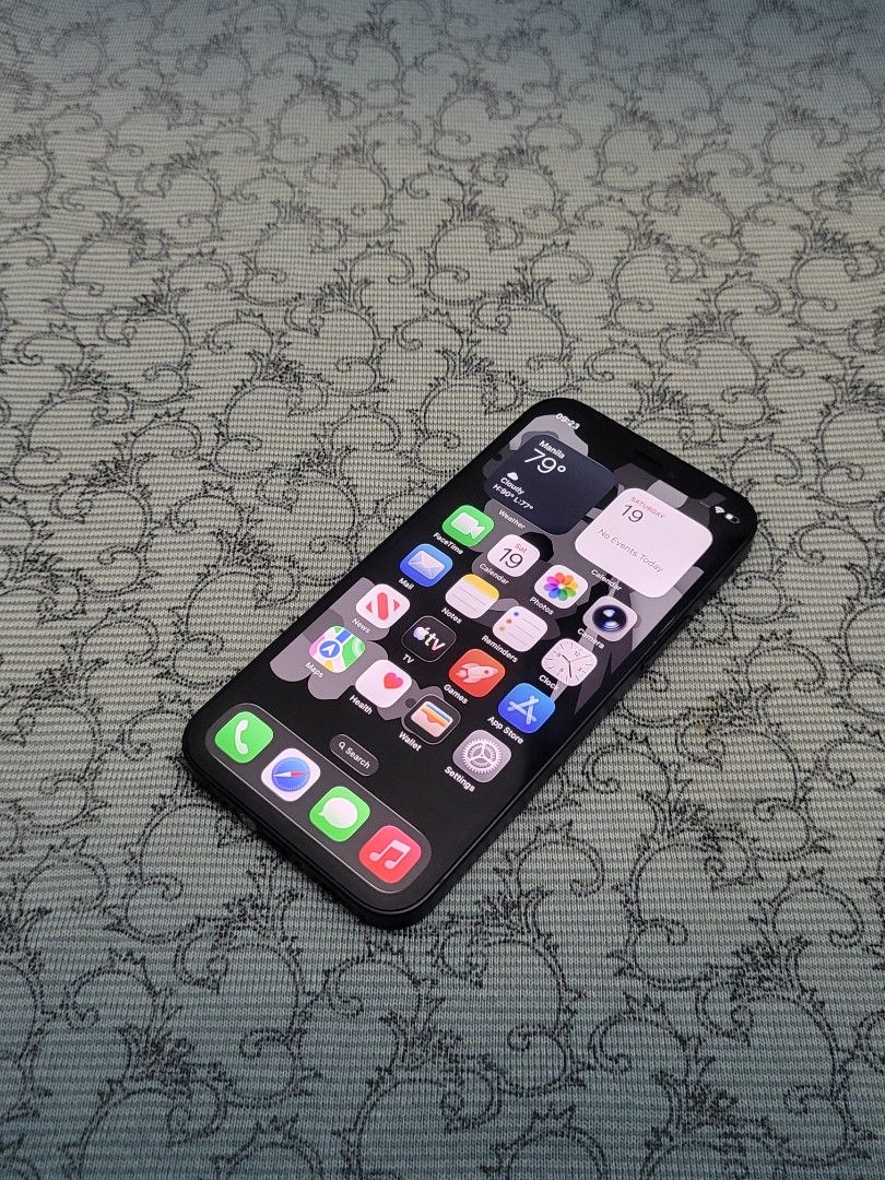 IPHONE 12MINI 256GB 83%BH (Category: iPhone 12 Series) located in Manila. Submitted by _kyle12 (Listing ID 1462873329, Image 1). Description: IPHONE 12MINI 256GB 83%BH All working Face id Truetone Camera Factory unlocked 86% Battery health 256GB STORAGE NO ISSUE GOOD AS NEW READY TO USE.
