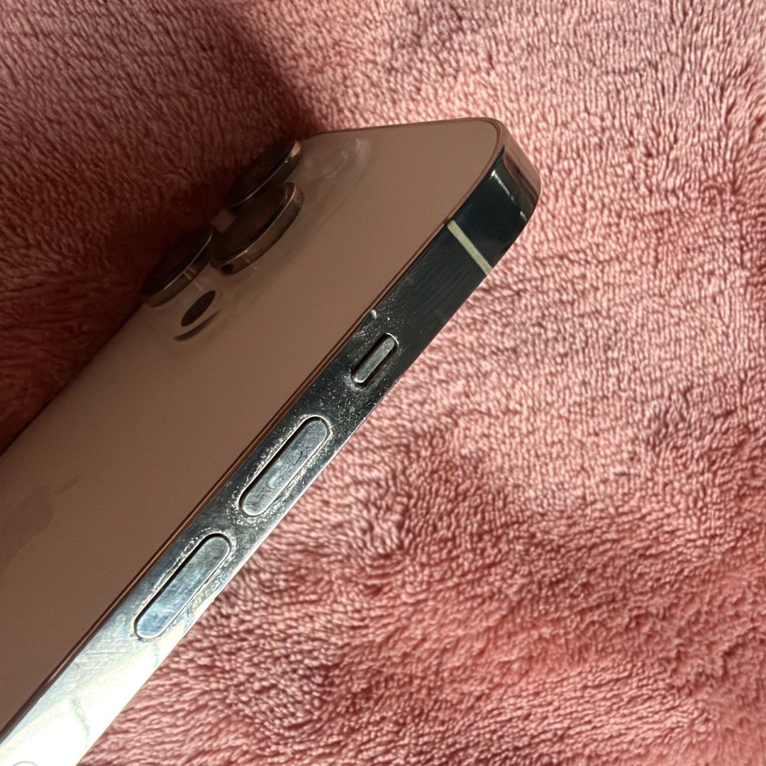 iPhone 14 Pro 256gb Gold (Category: iPhone 14 Series) located in Quezon City. Submitted by ksd.14 (Listing ID 1462743670, Image 3). Description: iPhone 14 Pro 256gb Gold • purchased from Power Mac Center in 2023 • case and tempered glass since day 1 (can include cases & unused tempered glass I have on hand) •has 1 really tiny dent as seen in photo • all features working • 75% battery life • original box on hand • lady owned RFS: extra phone.