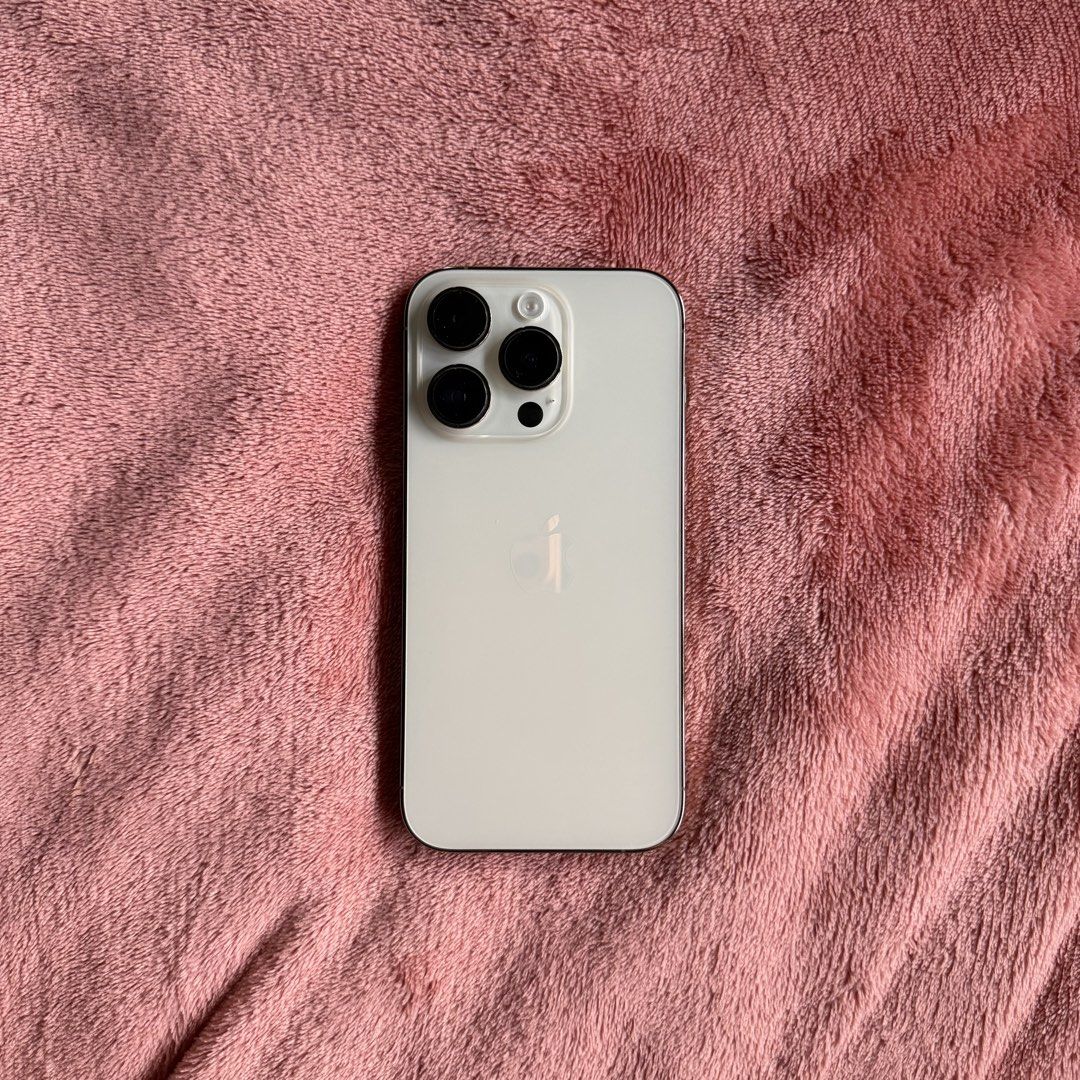 iPhone 14 Pro 256gb Gold (Category: iPhone 14 Series) located in Quezon City. Submitted by ksd.14 (Listing ID 1462743670, Image 1). Description: iPhone 14 Pro 256gb Gold • purchased from Power Mac Center in 2023 • case and tempered glass since day 1 (can include cases & unused tempered glass I have on hand) •has 1 really tiny dent as seen in photo • all features working • 75% battery life • original box on hand • lady owned RFS: extra phone.